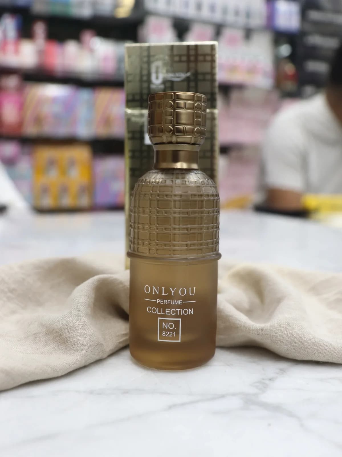 عطر ONLYOU NO.8221 الذهبي البني - 30 مل 2