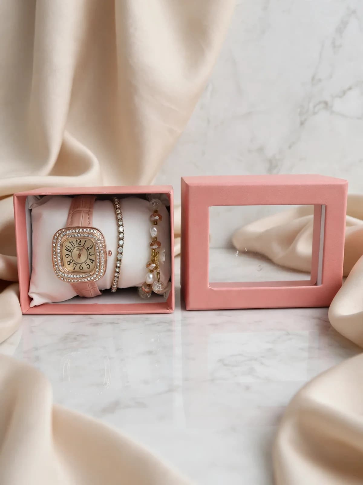 طقم ساعة يد نسائية مربعة فاخرة. 2